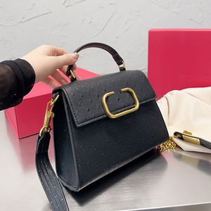 Avestruz bolsa bolsa aleta crossbody saco de couro genuíno dourado ferragem moda letras bolso interno com zíper bolsas de ombro femininas 21cm