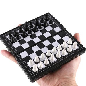 Jogos de xadrez mini conjunto magnético dobrável plástico tabuleiro de xadrez jogo portátil criança brinquedo ao ar livre 231020