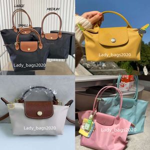 Mini Mini Bolsa de Designer Mulheres Bolsa de ombro de ombro Europeias Lazer Bolsa de Nylon Bolsa Crossbody Bolsa Dobring Bordado Bolsa de Bolsa de Compras Mini bolsa