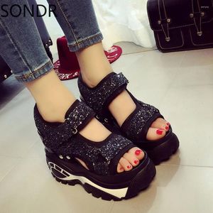 Sandali da donna con paillettes bling con zeppa e zeppa sportivi lucidi casual scarpe con tacco super alto nastro nero estivo