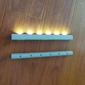 Torce elettriche Torce 10 pezzi Batteria Torcia a LED Lampada con sensore di vibrazione Luce tattile Cassetto Armadio in legno Armadio Scala