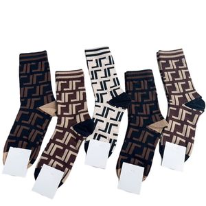 Herrstrumpor Kvinnor Luxury Cotton Sock Classic Designer Socks Letter Stocking Bekväma 5 par högkvalitativa Populära trender med presentförpackning