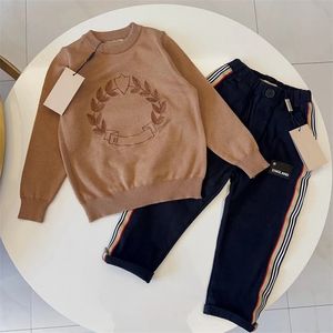 Frühling und Herbst neue Designer hochwertige Stickerei Kinderanzug Alphabet Pullover Marke Langarm warme Saumhose lässige Kinderkleidung 100cm-150cm A01