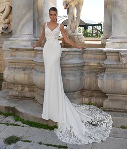 2024 Bohemian Mermaid Wedding Dress Spaghetti Straps Long Satin Bridal Gowns Lace Appliques Backless Sexy Beach Bride Dresses