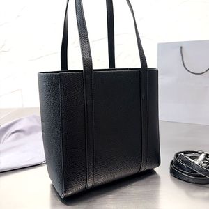 Modedesigner väska kalvskinn mjukt material storlek 19x6x23cm med vikbar box crossbody tygväska handhållen crossbody väska