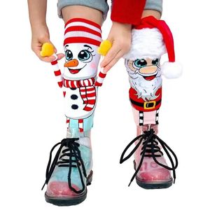 Dekoracje świąteczne zabawne skarpetki Kolan High Santa Snowman Nowość Women Women Cozy Slipper dla dziewcząt kobiety Puszysty 231019