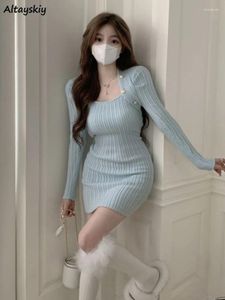 カジュアルドレスニット女性甘い優雅なスリムデザイン秋のストリートウェア韓国スタイルの女性の柔らかいベスティドスシンプルなトレンディボタン