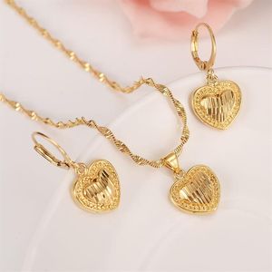 18 K Solid Gold GF Brincho de colar para mulheres Gift Dubai Love Heart Crown Jewelry Conjuntos de festas de noiva DIY Charms Girls241d