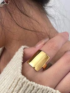 Solitaire Ring Brass Stuning Square Solid Rings Women Jewelry Punk Hiphop Designer Runway Rare Simply Gown Boho Top Japan Korean INS Trendy 231019