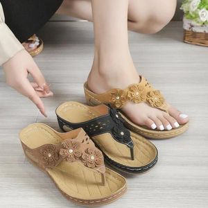 Tofflor kvinnors sommar kil sandaler avslappnade flip flops strand bekväma skor blommor bohemia style sandalias mujer verano