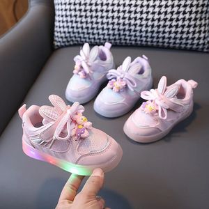 Туфли на плоской подошве Zapatillas Kids Shoe Детская обувь со светодиодной подсветкой2023Летние дышащие полые полусандалии для мальчиков и девочек 231019