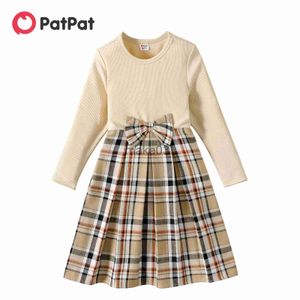 Set di abbigliamento PatPat Kid Girl Dress Bowknot Design a coste Plaid Splice Manica lunga Girls Dress Abiti per bambini per vestiti per ragazze J231020