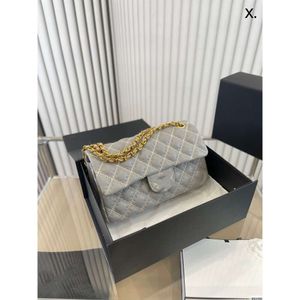 2023 Female designer fashion Luxury Bag Shop 80% Factory Wholesale Retail High Sense New Small Fragrance Lingge Chain Single Shoulder Msenger Bag