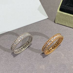 anel de trevo de quatro folhas Feito de conchas naturais e ágata natural Banhado a ouro 18K para mulher designer T0P Materiais avançados reproduções oficiais presente requintado 007