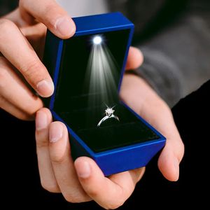 Mücevher kutuları LED kutusu Işık Nişanı ile Yüzük Kolye İçin LED kutusu Vaka Paketleme Vitrini Depolama Kılıfları 231019