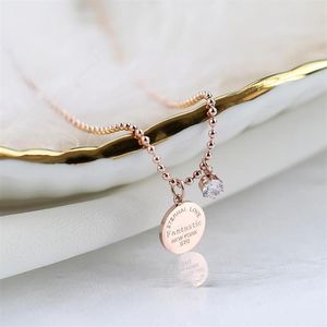 YUN RUO Oro rosa Moda Zircone Lettere Collana con ciondolo intagliato Gioielli in acciaio al titanio Donna Regalo di compleanno Non tramonterà mai Whole217n