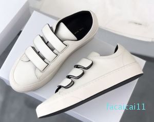 small white shoes relaxed feel of vintage German training shoes, can be worn all year round, top and flat bottom design