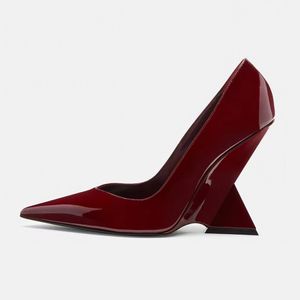 Theatticothick Triangular Heel High Heel Luxury Design Shoes Poinded Toes Patent Leather特別型のかかとポンプ105mmディナードレスシューズ女性工場靴