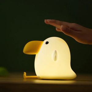 Lampor nyanser Bird LED Night Light Touch Sensor 2 Färger Dimble Timer USB RECHARGEABLE Bedroom Bedside Silicone Lamp för barn Baby Gift 231019