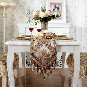テーブルランナーの誇り高きローズヨーロッパの豪華なテーブルランナータッセルハイグレード刺繍ティーテーブルテーブル布テレビキャビネットカバー布結婚式の装飾231019