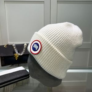 Fashion Scarf Hat Bonnet Present Designer Goose Hat Winter Beanie Warm Sticked Ear Protection Casual Temperame