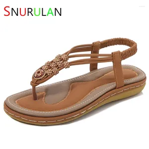 Sandaler Summer Beach Women's Boho Wood pärlor lägenheter bekväma lyxiga damer mode avslappnad kvinnlig aprikos