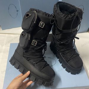 Nylon Gabardine Ski Boots Designer Boots Snow Boots Womens Boots With Lite Bag For Warmth Comfort Boots Triangle Logo in Emaljerad Metal Non Slip Rubber Sole Boot