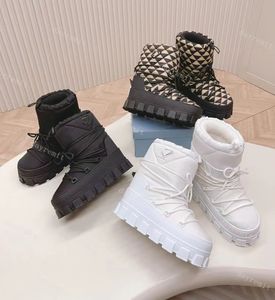 Tasarımcı Bot Naylon Gabardine Boot Snow Boot Kadınlar Apres Kayak Botları Siyah Beyaz Noktalar Boot Üst eiderdown Çıkarılabilir Yastıklı Kazık Astar Emaye Metal Patiğ