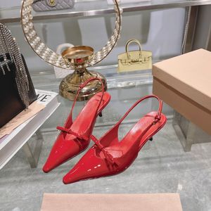 Bow embelezado slingback bombas bezerro sandálias de couro patente gatinho salto apontado dedo do pé alça ajustável mulheres designer de luxo sapatos de festa de noite calçados de fábrica