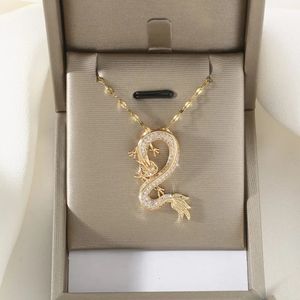 Chokers Copper Microinlaid Zircon Luxury Fashion Gold Plated Infinity Dragon Pendant Necklace For Women Charm Banquet Party Jewelry 231020