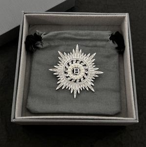 Spilla con lettera B di nuovo design con diamanti Set di gioielli firmati con collana in oro vintage con placcatura in rame alla moda semplice BB1023