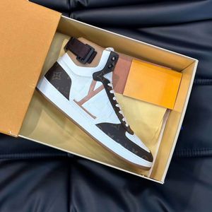 أحذية رياضية مصممة للرجال نساء Rivoli Sneaker Boot Shoes Calfskin Top Top Nasual Shoes Motorged Leather Sneaker Classic Monograms Sneakers 01