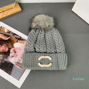 Moda Tasarımcı Şapkaları Erkek ve Kadın Sevimli Top Beanie Sonbahar/Kış Termal Örgü Şapkası Kayak Markası Bonnet Ekose Kafatası Şapkası Lüks Sıcak Kapak