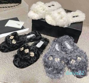 Designer de sandálias de luxo apartamentos sapatos mules couro flip flops tangas moda mulheres coco chinelos slides fúria cordeiro quente mule espelho tamanho de qualidade