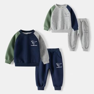 Conjuntos de roupas Kid Boy Sport Clothing Set Dinosaur Print Contraste Stitching Hoodie e Sweatpants Terno de duas peças Crianças Algodão Roupas Casuais 231020