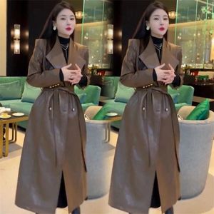 Giacca da donna in pelle di lusso elegante in peluche da donna primavera autunno elegante lungo marrone morbido PU trench per donna soprabito da passerella