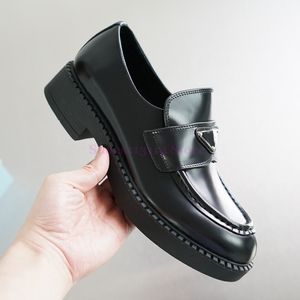 Sapatos de vestido de luxo designer plataforma triângulo logotipo mocassins monólito grosso sola mulheres senhoras casual escovado chinelo chunky cabeça redonda tênis treinadores preto branco