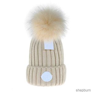 Beanie Cap Mens Cappelli a secchiello Nuove donne di moda Signore Caldo inverno Beanie Grande pelliccia sintetica Pom Pom Bobble Hat Outdoor M-2