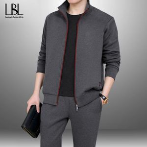 Tute da uomo Moda Tute larghe Autunno Uomo Abbigliamento sportivo Giacche Pantaloni Set da due pezzi Tuta da jogging solida maschile Abbigliamento da palestra 231021