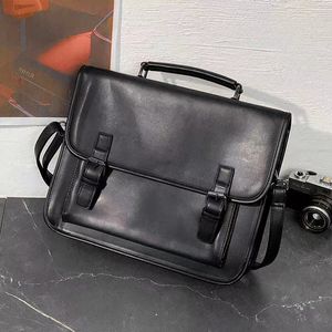 Men's new casual slung shoulder bag with fashion briefcase flip laptop bag.