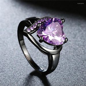 Cluster Rings Women's Personality Black Plated Heart Shape Inlaid Red/Purple Zircon Wedding Ring Fashion Jewelry Gifts R0628