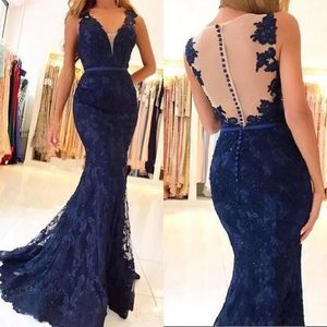 Aftonklänningar Dark Navy Prom Party Gown Illusion Mermaid V-Neck ärmlös spets Applique Ny anpassad plusstorlek-knapp