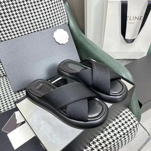 Chinelo preto Designer Slides Mulheres Sandálias Piscina Almofada Salto Algodão Tecido Palha Chinelos Casuais para Primavera e Outono Flat Comfort Mules Acolchoado Front Strap Shoe