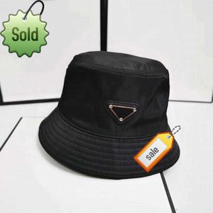 Pra Man Bucket Hat Mens Cap Women Designer Trucker Hats Mens Triangle Odznaka Zakładka szerokie Brim Hats Casquettes Unisex Outdoor Casual Fashion Caps Beach Caps2CC