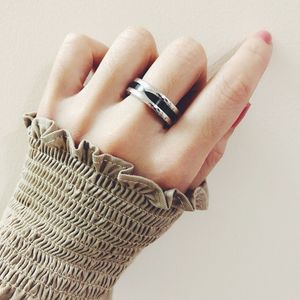 Vlgari new ring black ceramic pair ring lovers ring black wedding ring for men and women jewelry Qixi lovers gift