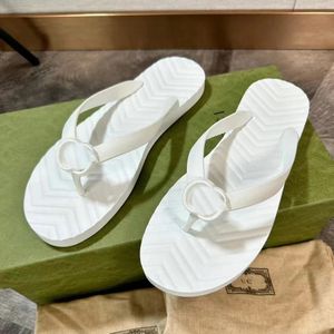 2023 FOAM Luxury Chevron Thong Designer Slide Sandal Famous Designer Woman Flip Flops Man Flat Shoe Slipper Summer Outdoor Rubber Beach Sliders Lätt att bära