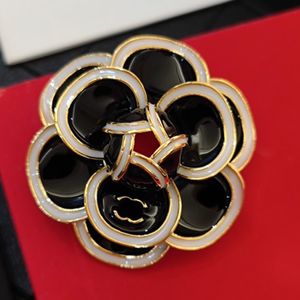 Wysokiej jakości styki Pins Projektant broszka celebrytka kobiet broszka projektantka moda Pins Pearl Crystal 18K Gold Srebrna miedziana kobieta akcesoria na przyjęcie na kolację