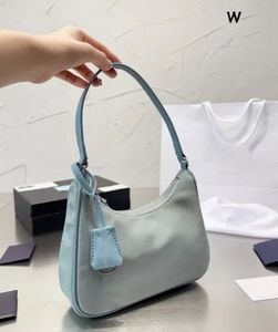 Woman Straw Bags bucket bag Nylon shoulder bags Handbags Designer Hobos Crossbody Chain Lady Small Totes3