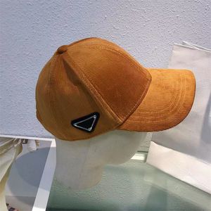 Erkekler Tasarımcılar Top Caps Kadın Moda Lüks Balıkçı Şapkaları Yüksek kaliteli sıcak kadife gündelik sunhats modaya uygun vintage üçgen mektuplar beyzbol kapakları