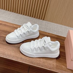 Womens small white shoes casual board shoes luxury designer 2023 new womens shoes autumn and winter vintage leather thick soles to increase shoes Sizes 35-40 + box